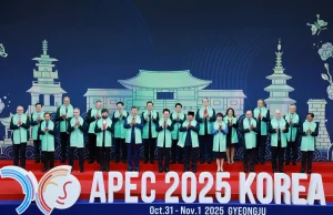 South Korea Wraps APEC 2025 Leaders Summit South Korean president and Pacific Rim leaders pose at the APEC 2025 summit closing session in Seoul.