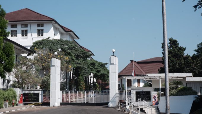 Train Collision Kills Eleven in East Java, Indonesia Level Crossing Accident Emergency responders pull wreckage from a minibus torn apart by a train at a rural level crossing in Lumajang, East Java.
