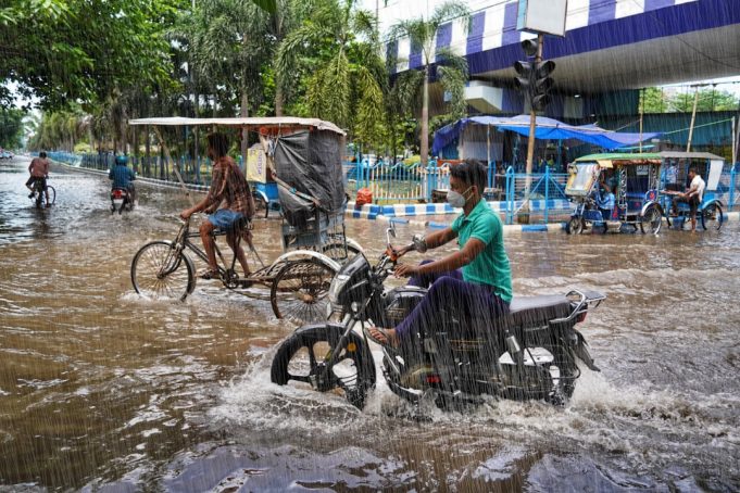 Afghan Floods Kill 301, Injure 385 Amid Economic Collapse and Aid Withdrawal Afghan Floods Kill 301, Injure 385 Amid Economic Collapse and Aid Withdrawal