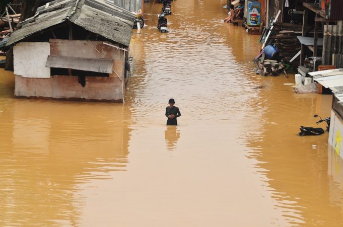 Death Toll from Oman and UAE Flooding Rises to at Least 20 Rescue workers wade through a flooded street in Dubai after record rainfall submerged roads and damaged buildings.